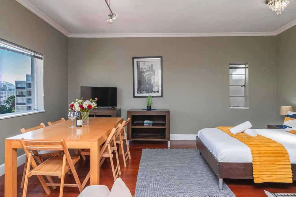 Apartment Montreux Urban Oasis Cape Town